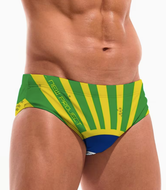 homem usando sunga do do brasil verde e amarela