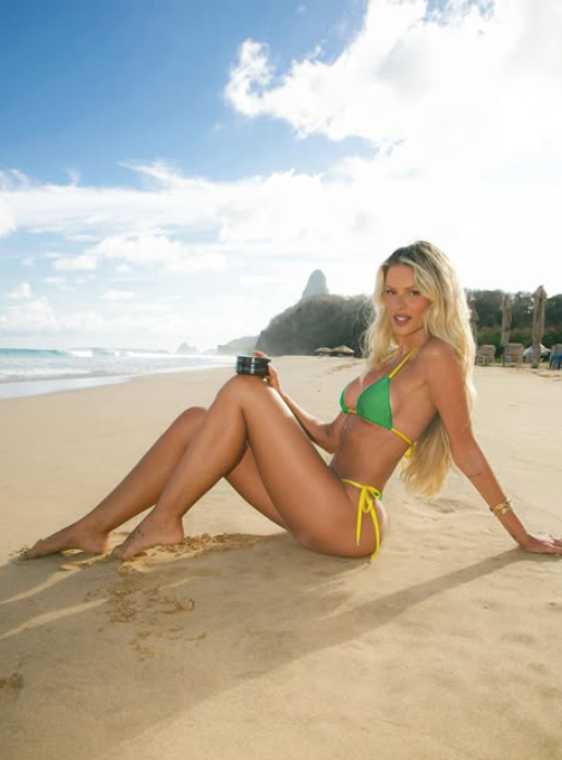 Yasmin Brunet entra na trend brasilcore ela esta usando o biquini do brasil
