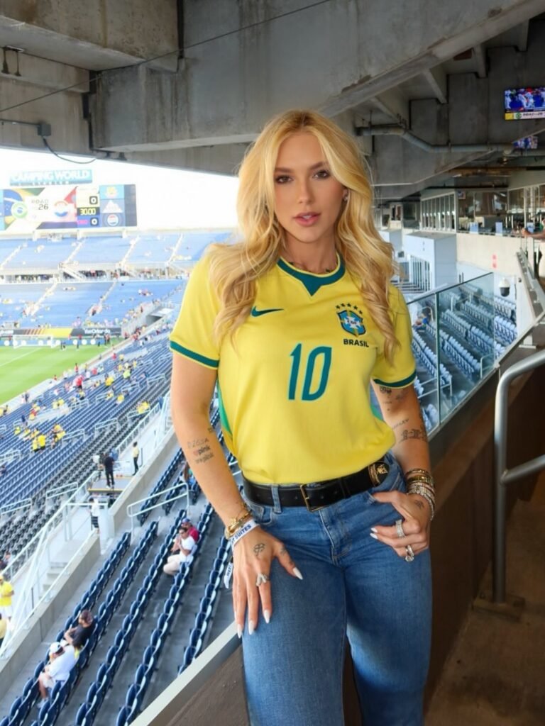 Virginia Fonseca usando a camisa  10 da seleção brasileira, Diretamente de Orlando, palco do amistoso entre Brasil e Croácia 