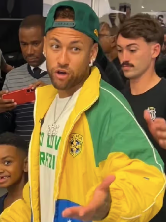 Neymar usando jaqueta do Brasil viraliza antes da Copa 2026